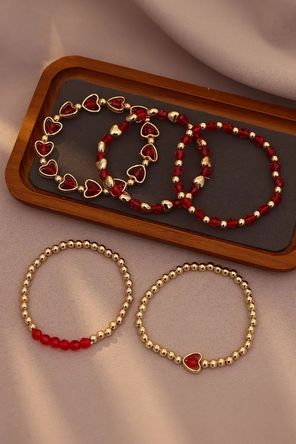 Bracelet superposé en perles de cœur rouge ardent pour la Saint-Valentin