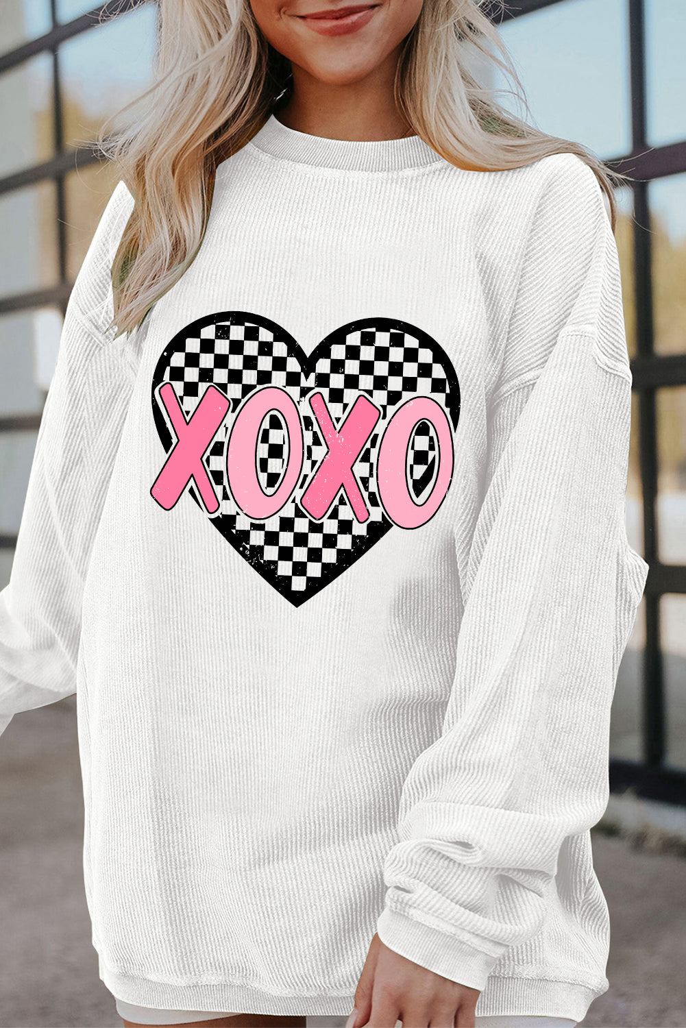 White XOXO Checkered Heart Graphic Round Neck Sweatshirt