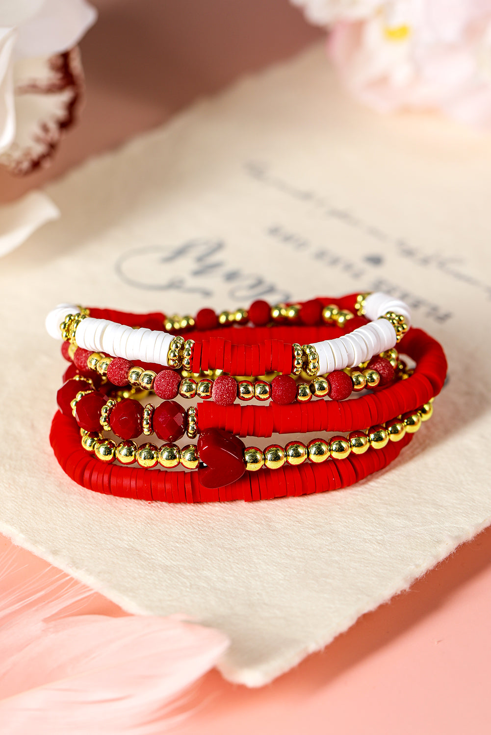 Bracelet empilable en forme de cœur avec perles rouges ardentes