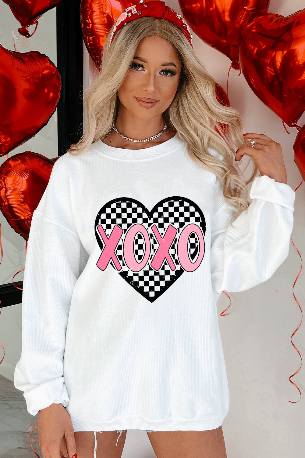 White XOXO Checkered Heart Graphic Round Neck Sweatshirt