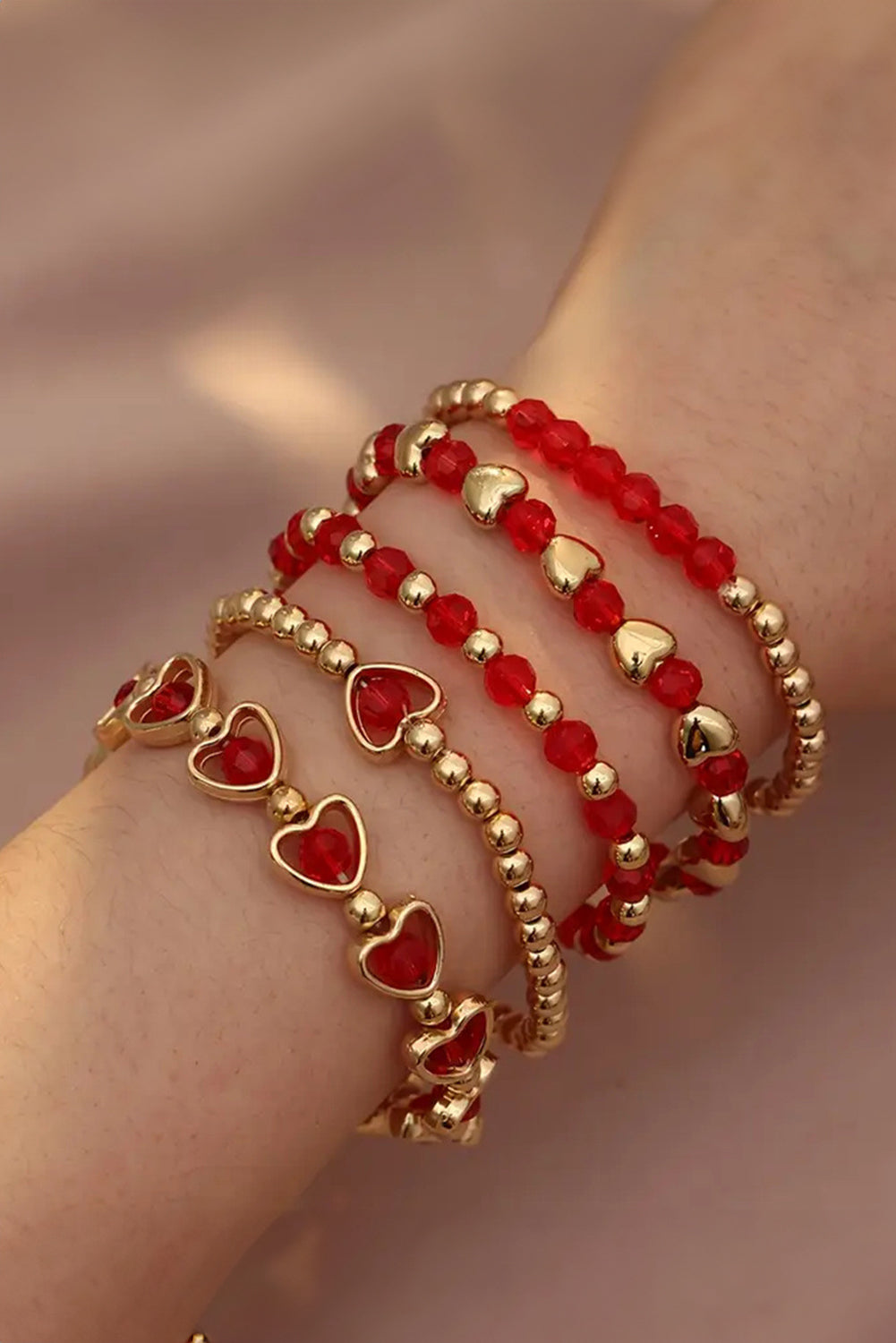 Bracelet superposé en perles de cœur rouge ardent pour la Saint-Valentin