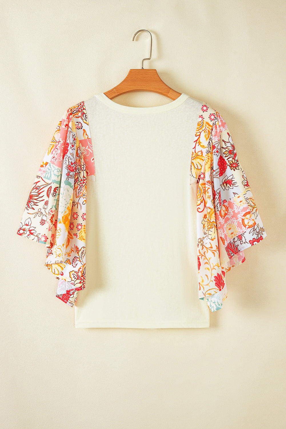 Blouse beige en patchwork floral à manches chauve-souris