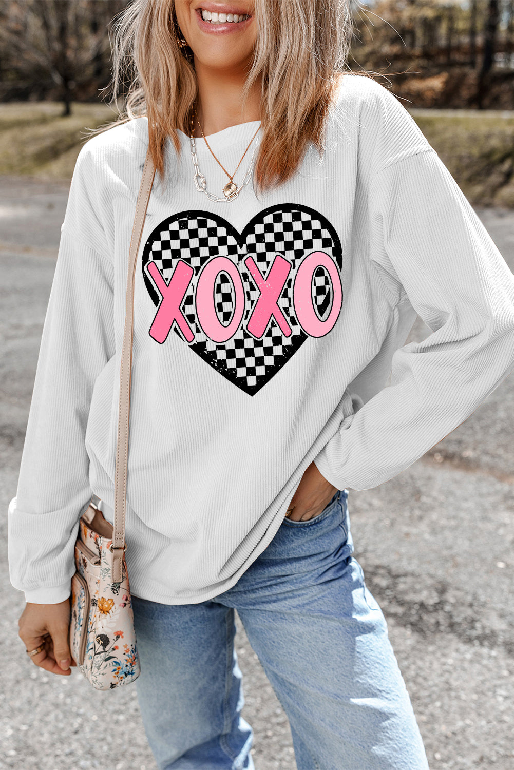 White XOXO Checkered Heart Graphic Round Neck Sweatshirt