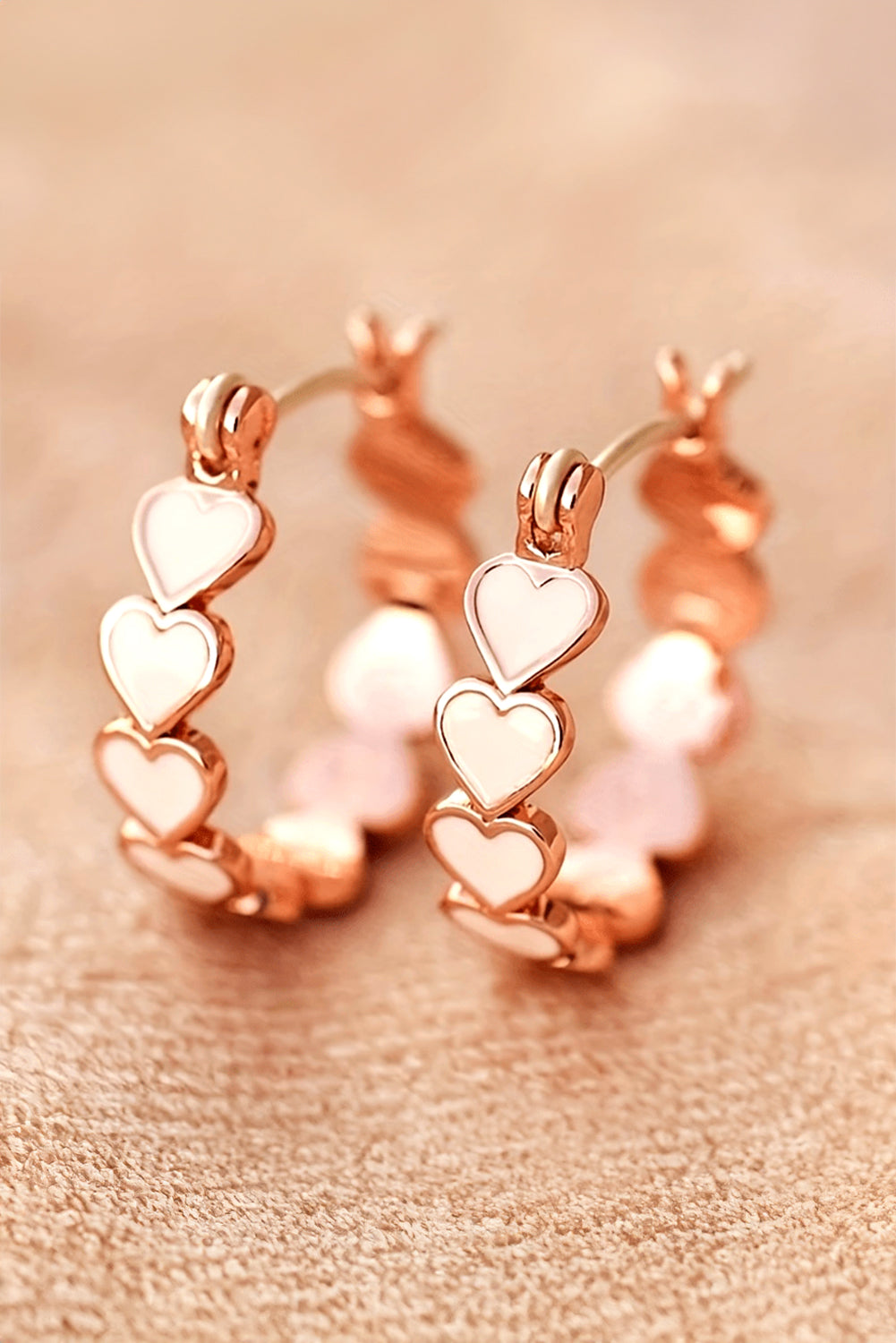 Boucles d’oreilles créoles coeur de la Saint-Valentin blanc