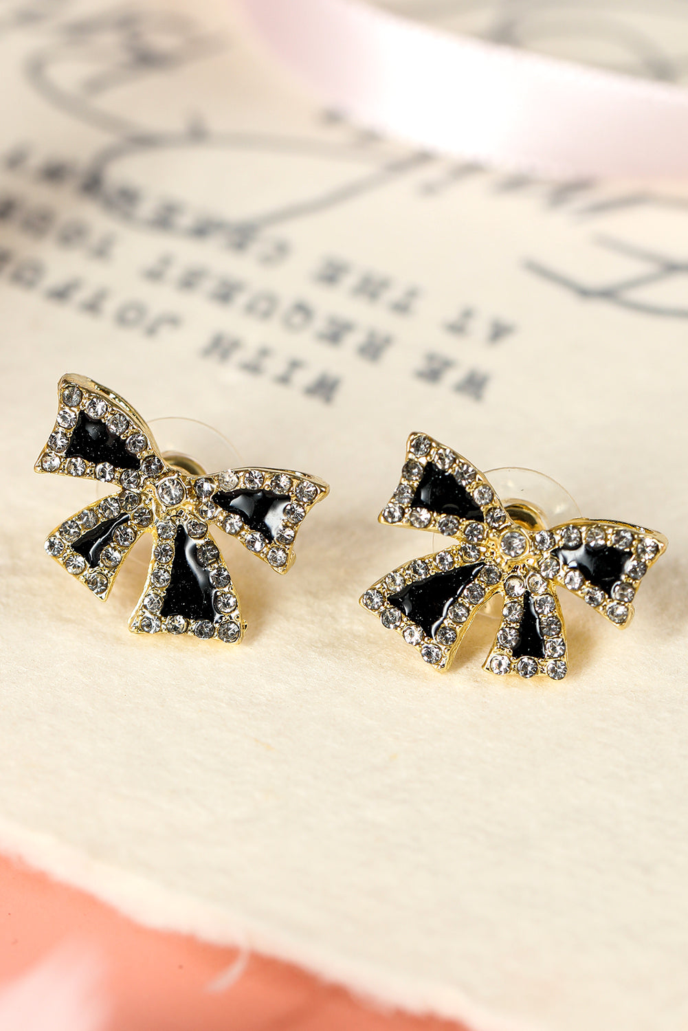 Boucles d'oreilles à tige en forme de nœud papillon avec strass noirs