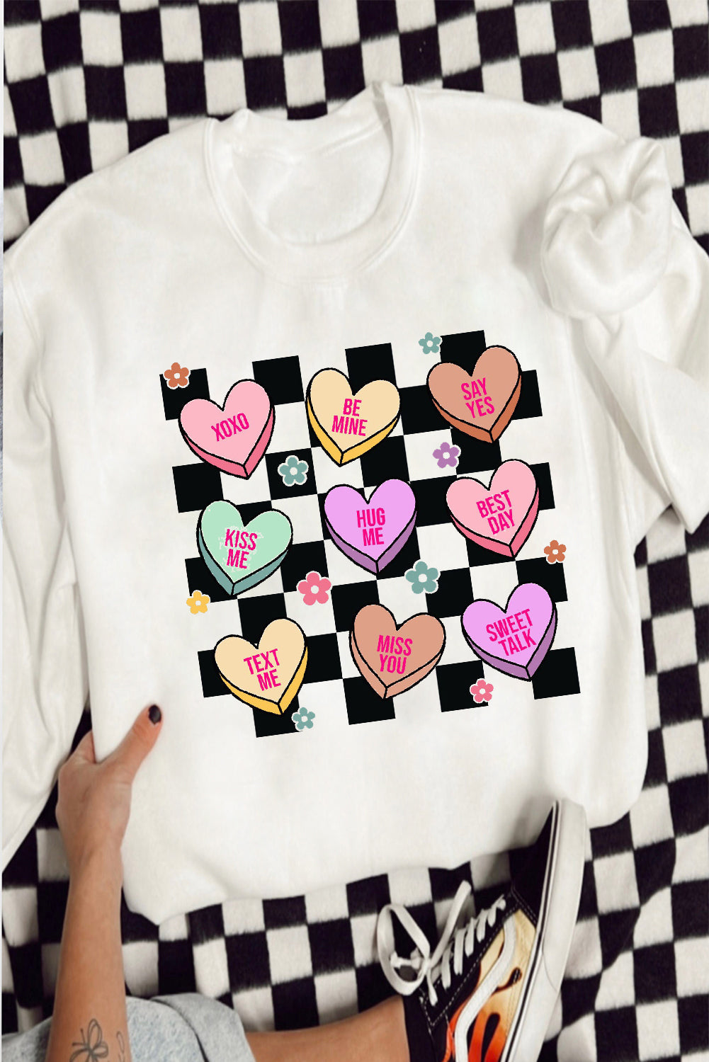 White Checkered Heart Flower Graphic Valentines Crewneck Sweatshirt